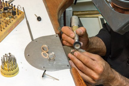 Reparación y Mantenimiento de Relojes y Joyería
